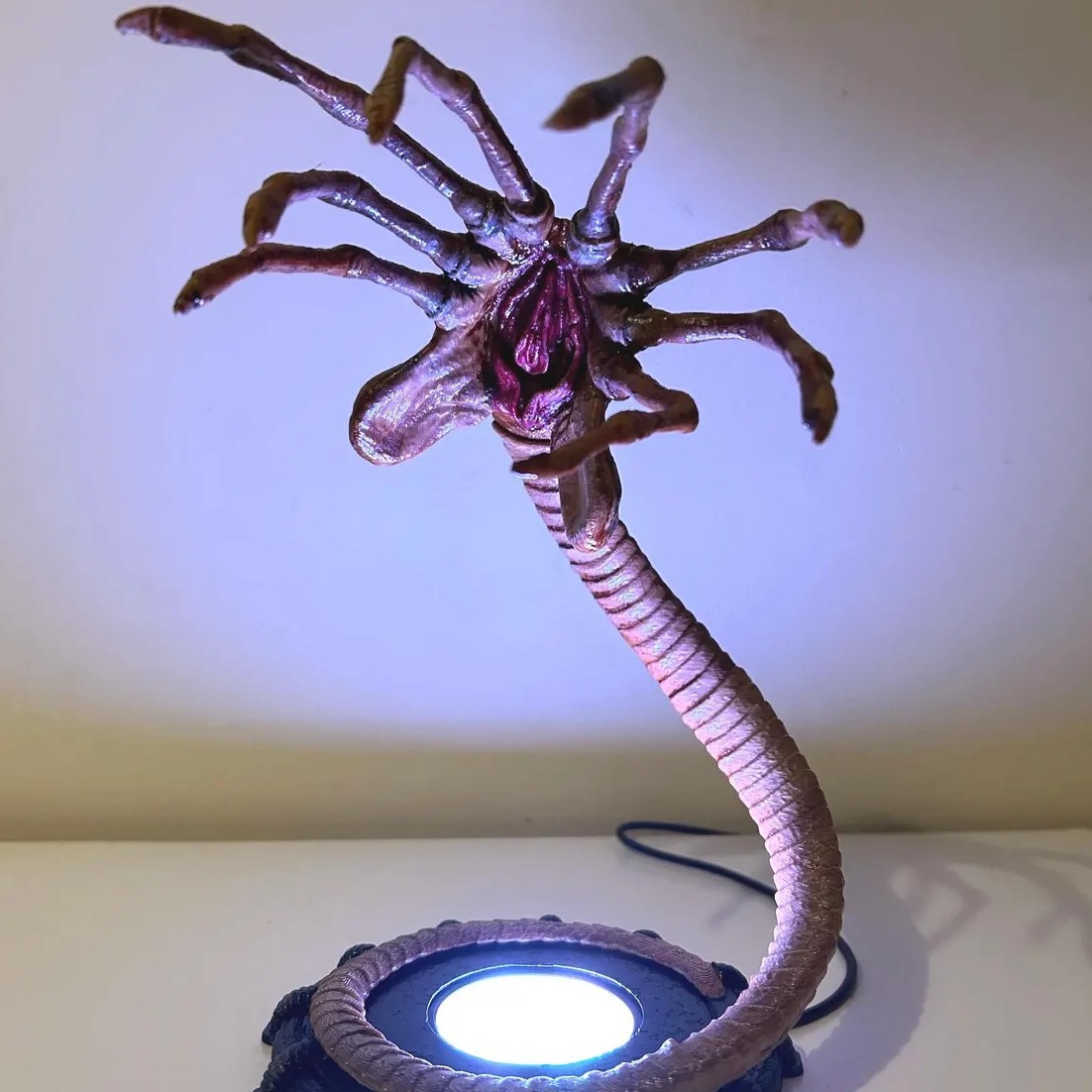 Home Decor Inspo - Lampu Alien Facehugger Lampu Malam, Dekorasi