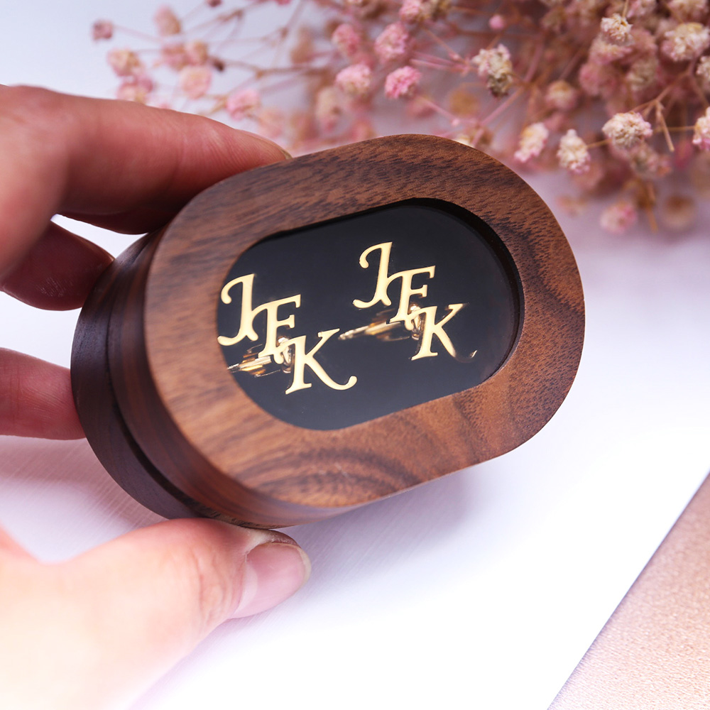 Wooden Letter Sign - Manset huruf pertama kustom pria kelas